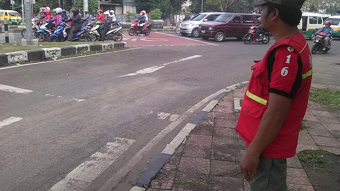 Berkenalan dengan Pasukan Rompi Merah, Penghalau Pengemis di Bandung