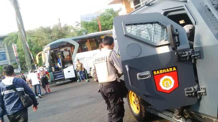 Usai Bertanding Polisi Antar Persija Pulang Sampai Perbatasan Jakarta