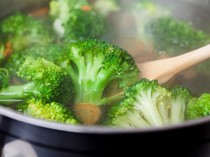 5 Cara Terbaik Memasak Sayur agar Lebih Enak dan Tetap Sehat