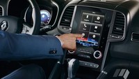 Generasi kedua Koleos dikatakan juga ikut menawarkan berbagai kemewahan, sebut saja seperti tablet style human-machine interface yang sudah diperkenalkan di New Megane.