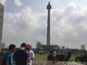 Serunya Berburu Pokemon di Monas