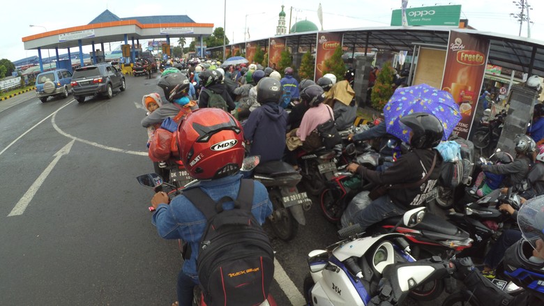 Tukang Pijat Juga Siaga di Posko Mudik Jalur Lintas 