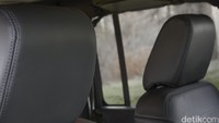 Interiornya tersedia jok fabric dengan fitur pemanas. Pada jok juga ada sisipan tulisan 1941. Foto: Jeep