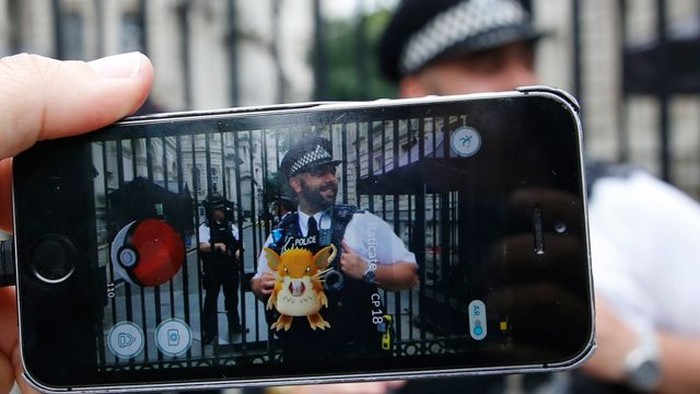 Disangka Pencuri Saat Bermain Pokemon Go, Dua Remaja Ditembak