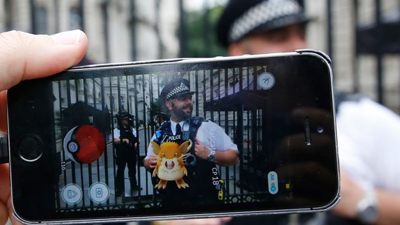 Disangka Pencuri Saat Bermain Pokemon Go, Dua Remaja Ditembak Disangka Pencuri Saat Bermain Pokemon Go, Dua Remaja Ditembak