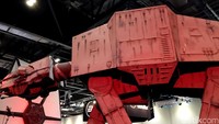 AT-AT Walker juga cukup menjadi pusat perhatian.