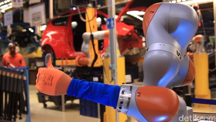 Di kehidupan moderen, peran robot semakin diperlukan untuk membantu aktivitas manusia. Seperti yang terjadi di pabrik mobil Ford di Kln, Jerman.