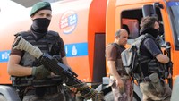 Polisi siaga di sejumlah lokasi strategis di Istanbul, REUTERS/Huseyin Aldemir.
