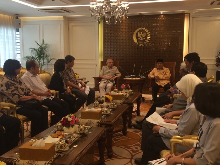 Temui Ketua DPR, Emil Salim Minta Pembahasan RUU Pertembakauan Dihentikan