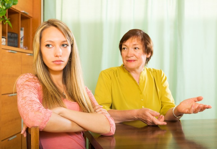 Ilustrasi Anak dan Mertua Mature mother and adult daughter after quarrel in home interior