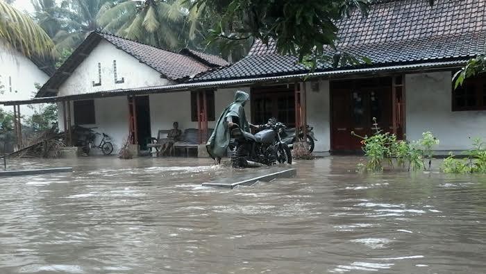 Satu Desa di Banyuwangi Diterjang Banjir Rob Setinggi Satu Meter