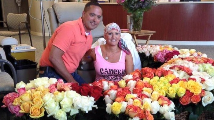 Rayakan Kemoterapi Terakhir, Wanita Ini Dibanjiri Mawar dari Suaminya