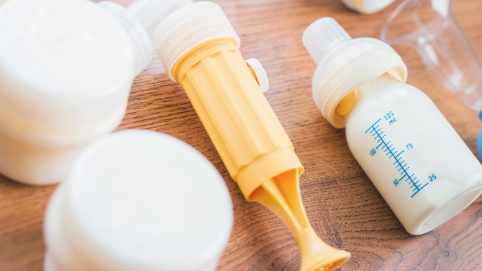 Orang dewasa minum ASI memang tak lazim dan dipertanyakan manfaatnya (Foto: Thinkstock) Orang dewasa minum ASI memang tak lazim dan dipertanyakan manfaatnya (Foto: Thinkstock)