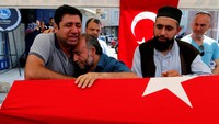Sedangkan sedikitnya 1.400 orang lainnya mengalami luka-luka. Ammar Awad/Reuters