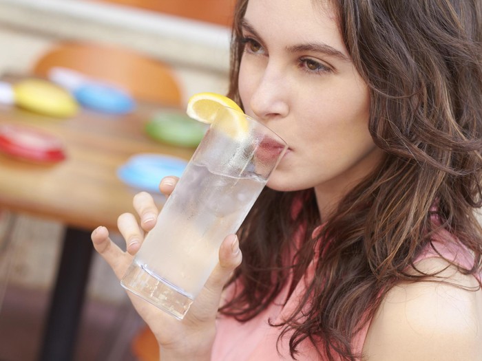 Minum Air Dingin Bahaya Bagi Usus Dan Bikin Kanker Benarkah