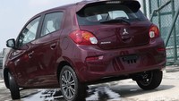 Sementara bagian belakang tidak terlalu banyak perubahan yang kentara di mobil. Bentuk lampu sepertinya masih sama dengan model lamanya.