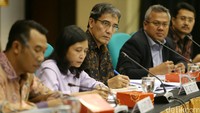 Ketiga, perubahan atas PKPU Nomor 8 Tahun 2015 tentang Dana Kampanye peserta pemilihan Gubernur dan Wakil Gubernur, Bupati dan Wakil Bupati dan/atau Wali Kota dan Wakl Wali Kota.