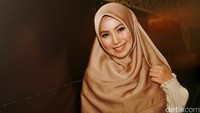 Ia pun menilai ribut-ribut mengenai label Ustazah pada sosok artis terlalu berlebihan. Pool/Gus Mun/detikFoto.
