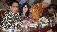 Komisi IX mempertanyakan peredaran vaksin palsu dan pencarian vaksin yang masih beredar.