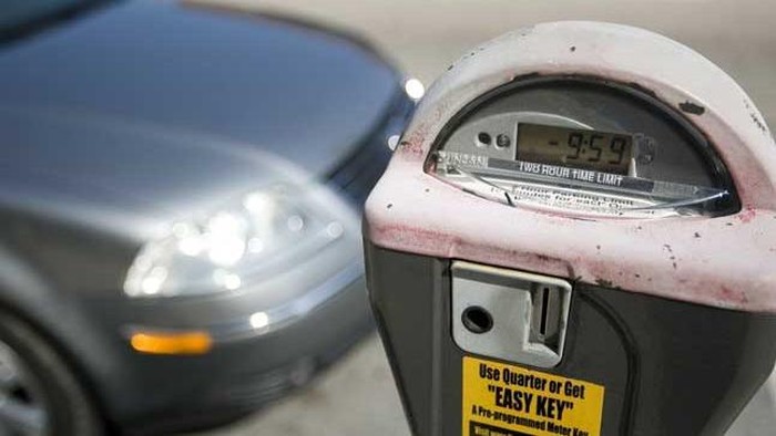 Ada-ada Aja, Demi Dapat Parkiran Mobil di Mall Wanita Ini Pasang Badan