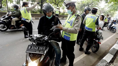 Puluhan Motor Terjaring Razia di Jalan Simatupang