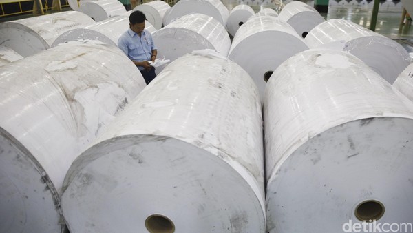 Melihat Produksi Kertas di Indah Kiat Pulp and Paper