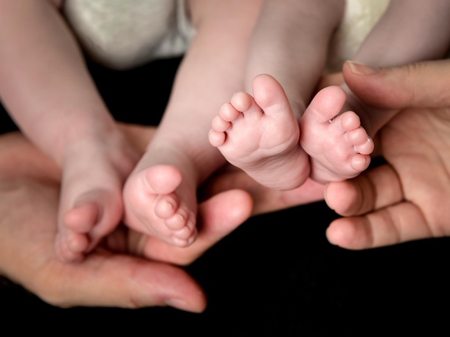 Unik! Bayi-bayi Kembar Ini Lahir Beda Tahun