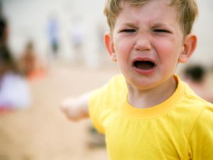 Ini yang Pertama Kali Harus Dilakukan Kalau Anak Tantrum