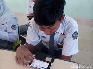 Serba Digital, Siswa SMA Pangkalpinang Kerjakan Tugas hingga Cek Rapor via Aplikasi