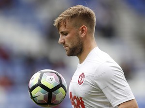 Mourinho Tak Bawa Shaw, Berkaitan dengan Insiden Patah Kaki 1 Tahun Lalu?