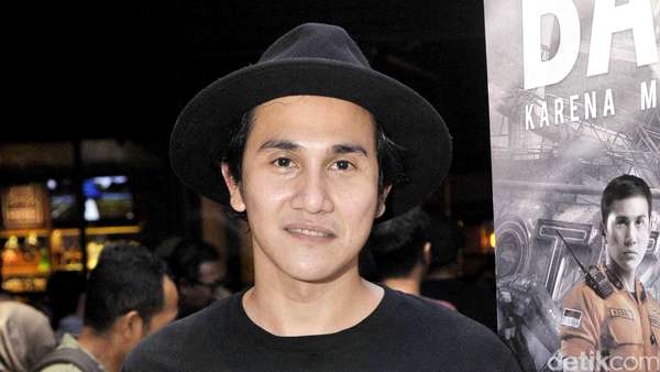 Vino G Bastian Kece dengan Fedora Hat Vino G Bastian Kece dengan Fedora Hat