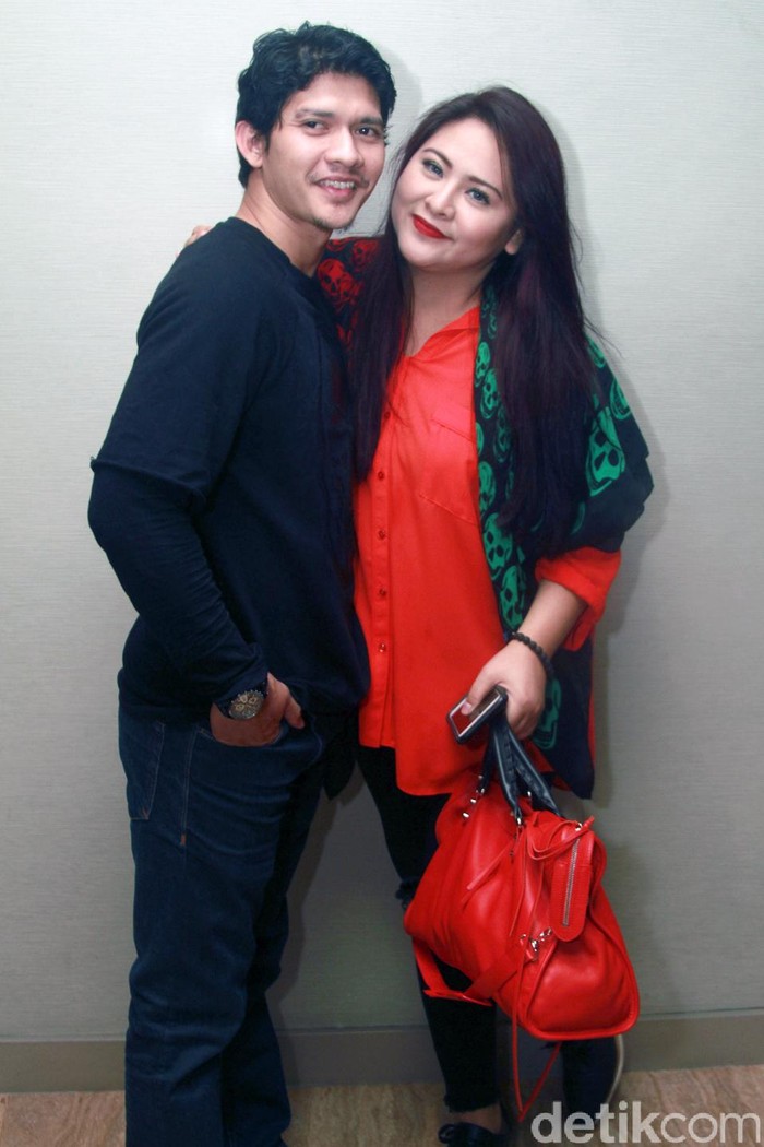 Iko Uwais dan Audy Item Foto Iko Uwais dan istri