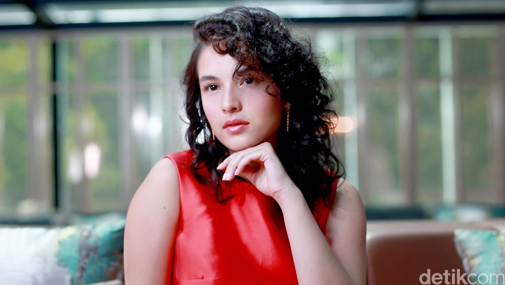 Unik dan Seru! Pengalaman Baru Chelsea Islan Bermain di Guru Bangsa Tjokroaminoto