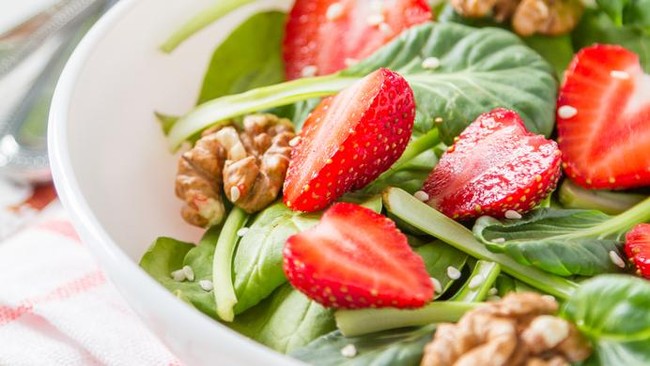 Sudah Mulai Diet? Racik Sendiri Salad Sayuran yang Praktis Ini