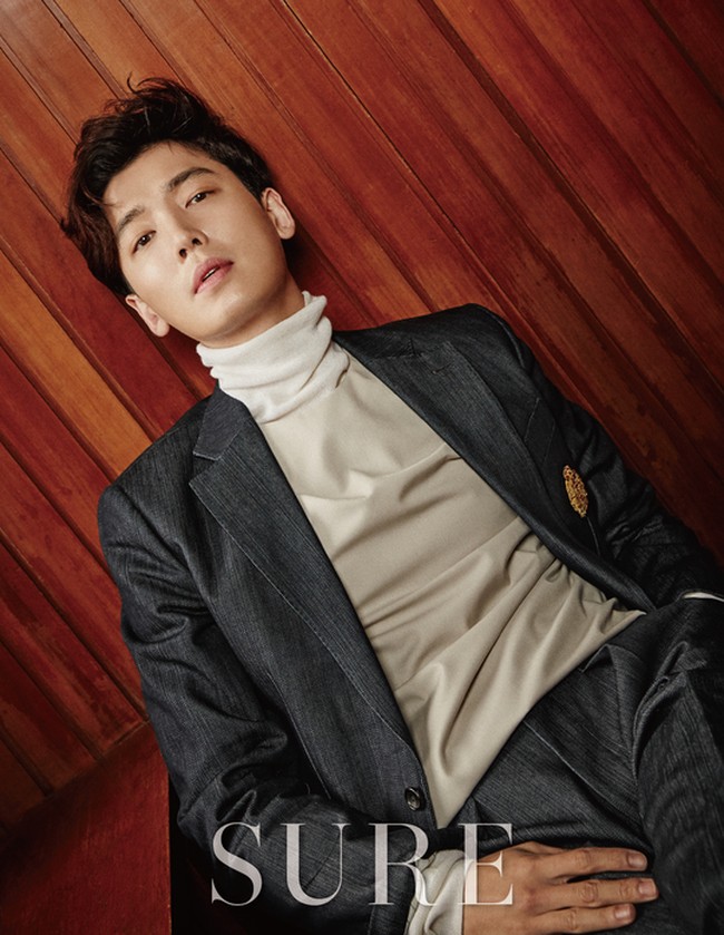 Dia punya kehangatan yang aku tidak miliki. Dia juga banyak memikirkan orang-orang di sekitarnya. Aku iri Sooyoung memiliki semua sifat baik yang aku tidak punya, tapi itu juga yang membuatku sangat menyukainya. Aku percaya semua kesalahan itu yang buat pria. Jadi menurutku yang bisa dilakukan adalah memperlakukannya dengan baik, kata aktor Jung Kyung Ho tentang kekasihnya, Sooyoung, dalam wawancara dengan majalah Ilgan Sports. Foto: SURE Magazine