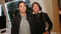 Pasangan selebriti Winky Wiryawan dan Kenes Andari juga tampak hadir. Pool/Gus Mun/detikFoto.