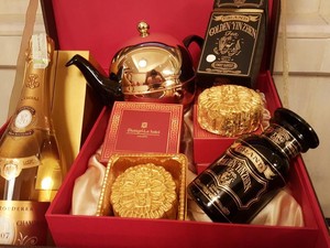 Lelang Gold Mooncake Tandai Penutupan Shang Palace