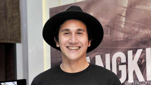 Vino G Bastian Kece dengan Fedora Hat Vino G Bastian Kece dengan Fedora Hat
