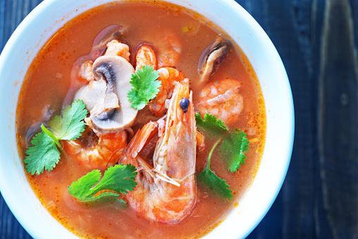 tom yam sup yang bercitarasa gurih yang khas dari Thailand