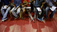 Ratusan orang ini menyerahkan diri karena kampanye pemberantasa narkoba oleh presiden Rodrigo Duterte. REUTERS/Erik De Castro.