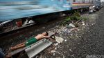 Potret Kehidupan di Pinggiran Rel Ibukota