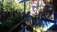MTS Pakis Pesawahan saat ini baru meluluskan satu angkatan, tahun ini merupakan tahun ke empat siswa-siswa di sekolah tersebut masuk sekolah. Di Desa Gunung Lurah sendiri, sekolah tersebut merupakan lokasi terdekat yang bisa dijangkau oleh anak-anak dari Dusun Karanggondang dan dan Dusun Pesawahan.