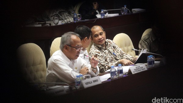 3 Menteri Raker dengan Komisi V