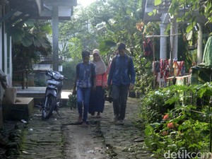 Sekolah Istimewa di Pinggir Hutan Banyumas, Siswa Bayar Pakai Hasil Bumi