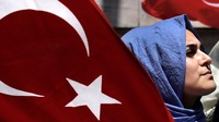 Di dalam negeri dan di luar negeri, banyak kritikan diarahkan pada Erdogan yang dianggap membatasi kebebasan berbicara di Turki. Alkis Konstantinidis/Reuters/detikFoto