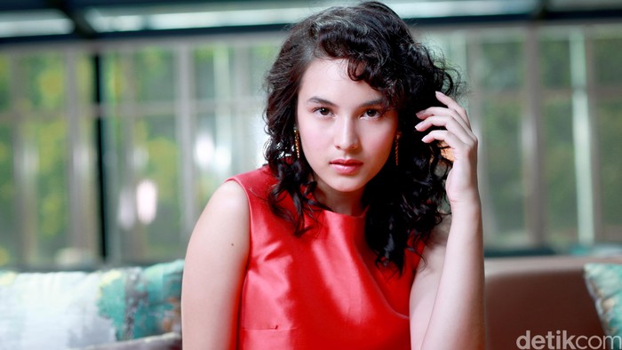 Ssst... Chelsea Islan Mengenang Cinta Monyet dan Julukan Bule Gila di Sekolah!