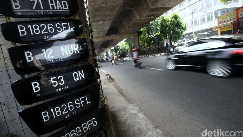 Cegah Pemalsuan, Pembuat Pelat Nomor di Pinggir Jalan akan Ditertibkan Cegah Pemalsuan, Pembuat Pelat Nomor di Pinggir Jalan akan Ditertibkan