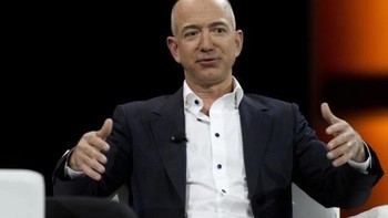 Pada tahun 1999 ketika umurnya 35 tahun, Jeff Bezos, pendiri dan CEO Amazon, berhasil mengganti predikatnya dari jutawan ke miliuner. (Foto: Reuters)