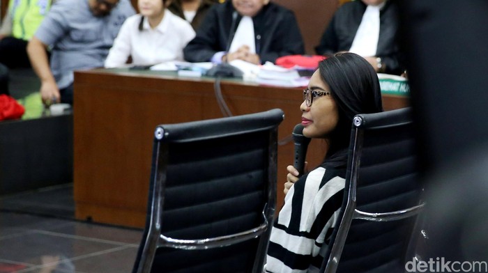 2 Pegawai Kafe Olivier Sebut Tak Lihat Jessica Bubuhkan Sesuatu di Kopi Mirna