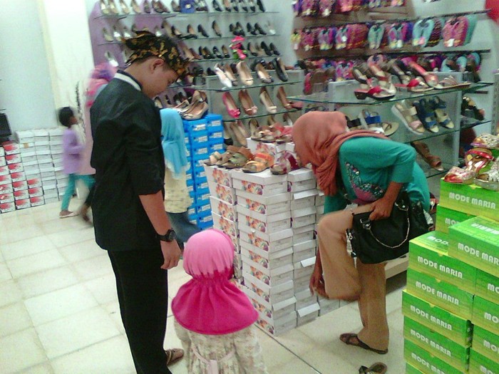 Saat Putra Bungsu Bupati Dedi Angkat Pengemis Jadi Saudara Asuh